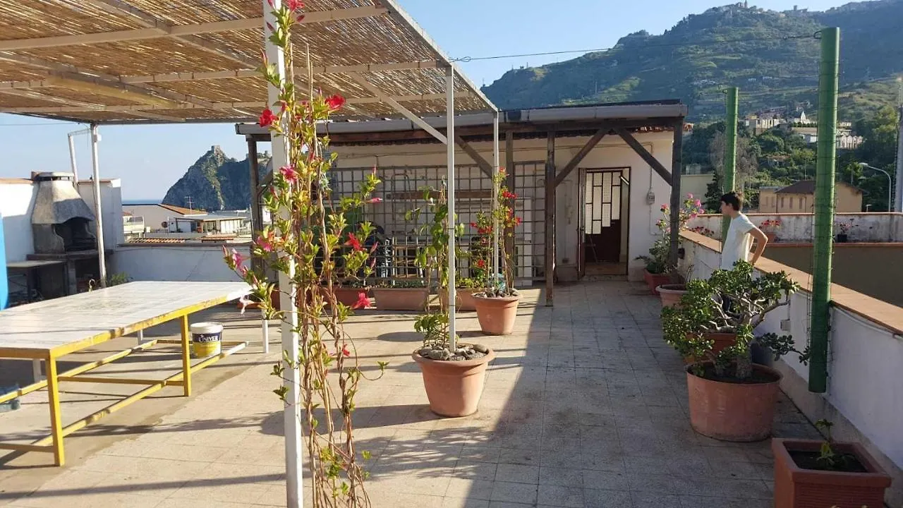 Vila La Grotta 2 SantʼAlessio Siculo 0*,